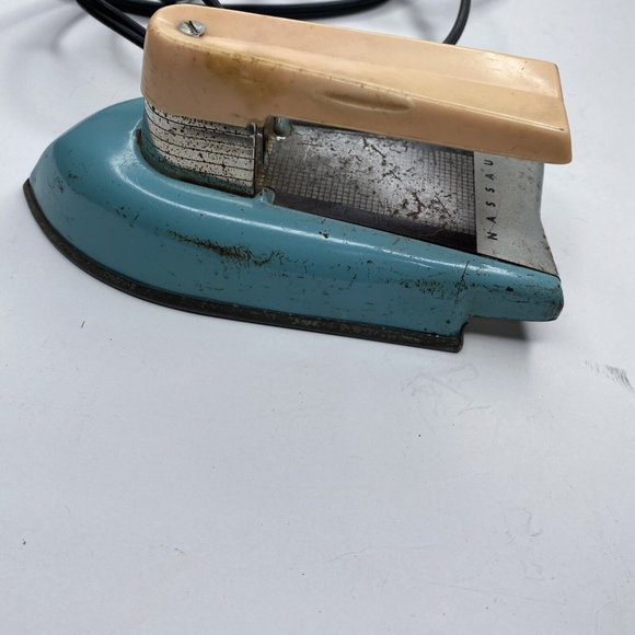 Vintage Nassau Toy Iron Home Cleaning Kids Play House Laundry Teaching - Picture 5 of 7